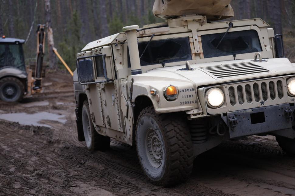 NTY: S-a aflat ce misiune aveau soldații NATO morți într-un blindat scufundat într-o mlaștină din Lituania 962338