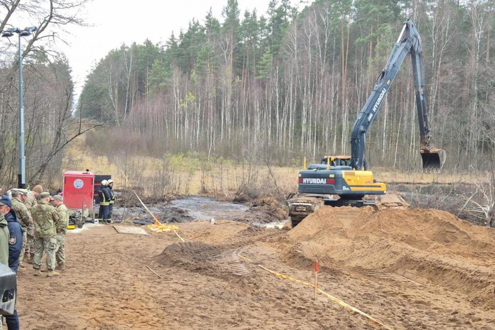 NTY: S-a aflat ce misiune aveau soldații NATO morți într-un blindat scufundat într-o mlaștină din Lituania 962341