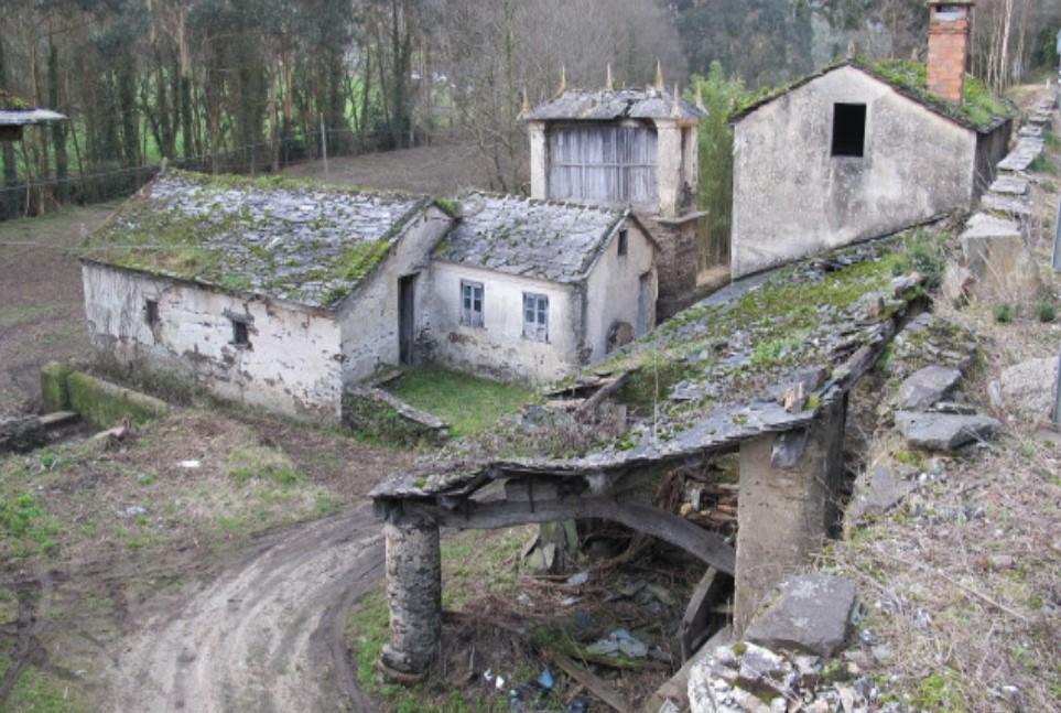 Un sat spaniol pitoresc, dar abandonat, se vinde cu 148.000 €. Include, între altele, un râu plin de păstrăvi și somoni 962235