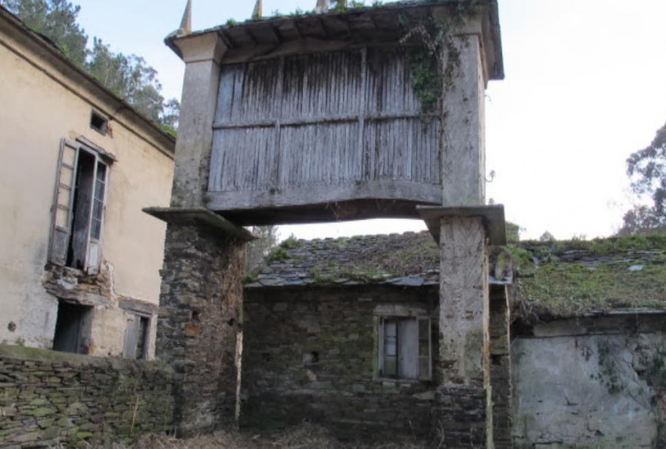 Un sat spaniol pitoresc, dar abandonat, se vinde cu 148.000 €. Include, între altele, un râu plin de păstrăvi și somoni 962248