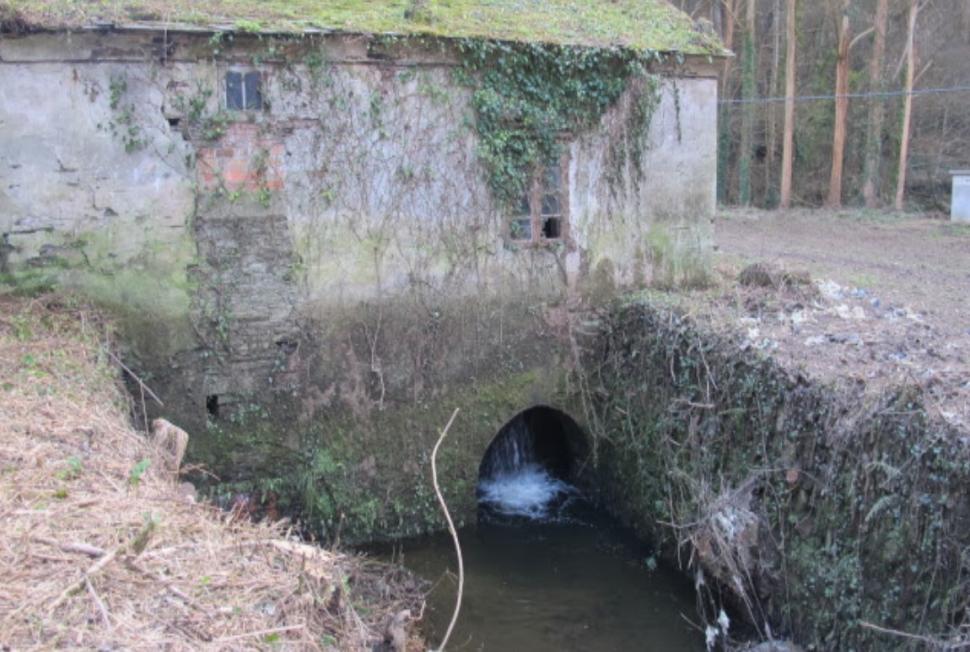 Un sat spaniol pitoresc, dar abandonat, se vinde cu 148.000 €. Include, între altele, un râu plin de păstrăvi și somoni 962249