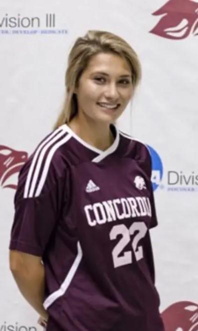 O profesoară a fost arestată după ce s-a aflat ce i-a făcut unui elev. Ea susține că este o țintă pentru că „arată prea bine” 962562