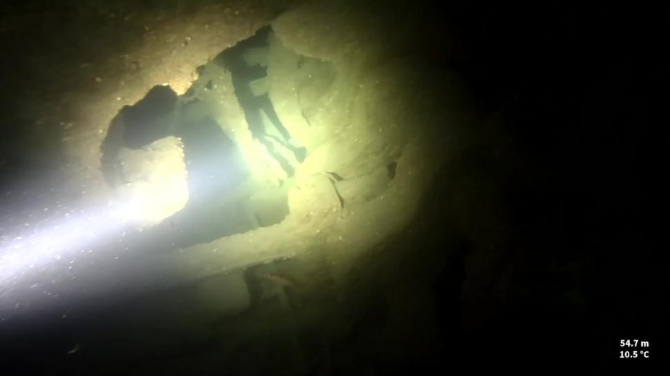 Un bărbat a cumpărat o epavă scufundată din Primul Război Mondial pentru 300 de lire. Soția lui e furioasă 962260