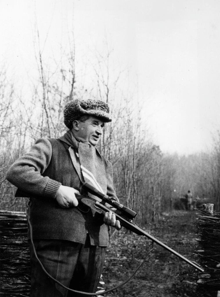 Un săpun ştanţat cu figura lui Nicolae Ceauşescu, vândut online sub denumirea "omagiu Ceauşescu". A fost depus un denunţ penal 962607