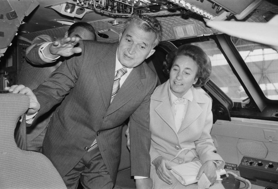 Un săpun ştanţat cu figura lui Nicolae Ceauşescu, vândut online sub denumirea "omagiu Ceauşescu". A fost depus un denunţ penal 962611