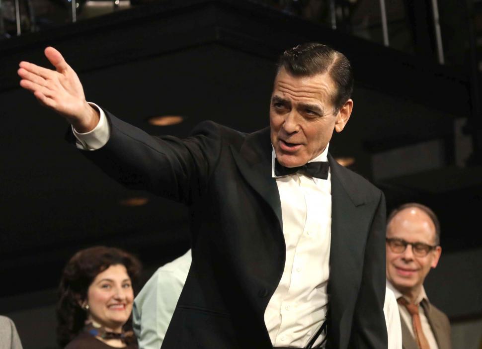 George Clooney, de nerecunoscut după o schimbare majoră de look: A debutat pe Broadway cu părul vopsit. Cum arată actorul brunet 962859