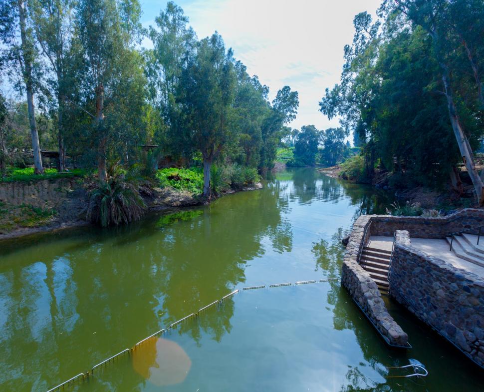 În Iordania, guvernul contruieşte un parc turistic de 307 milioane €, cu restaurante și hoteluri, în locul unde a fost botezat Isus  962544