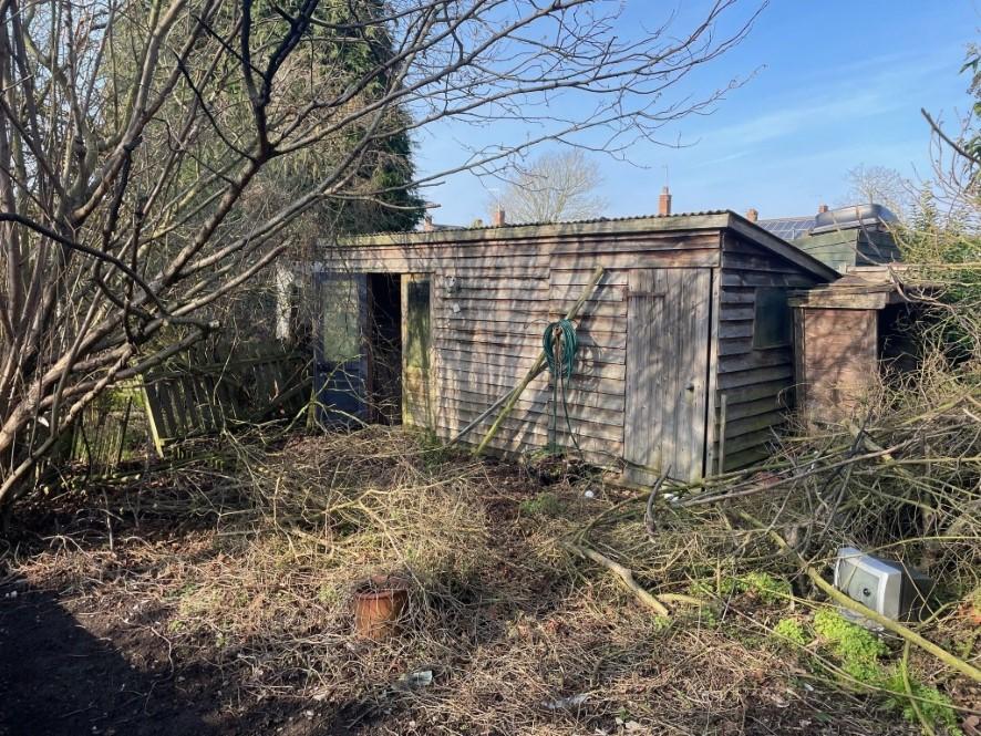 Oamenii sunt extrem de interesați de o casă „înfricoșătoare” și dărăpănată scoasă la vânzare în Anglia la un preț incredibil de mare 962775