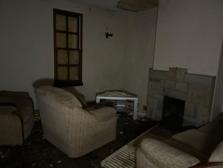 Oamenii sunt extrem de interesați de o casă „înfricoșătoare” și dărăpănată scoasă la vânzare în Anglia la un preț incredibil de mare 962777