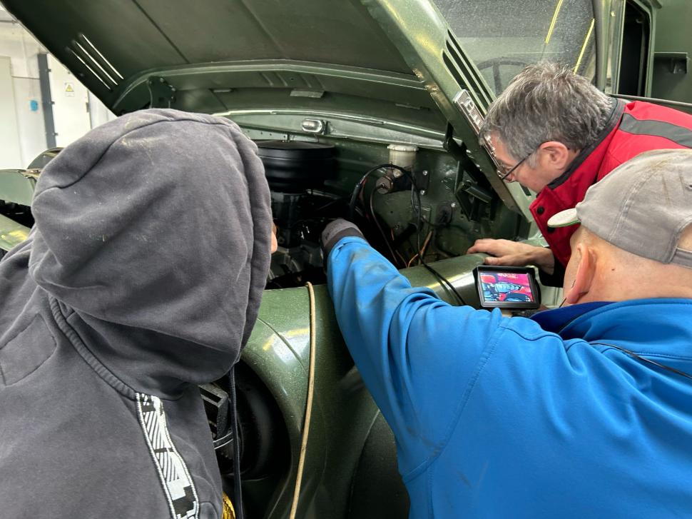 Un fost camion al Armatei Române, vechi de peste 50 de ani, a venit la RAR 962699