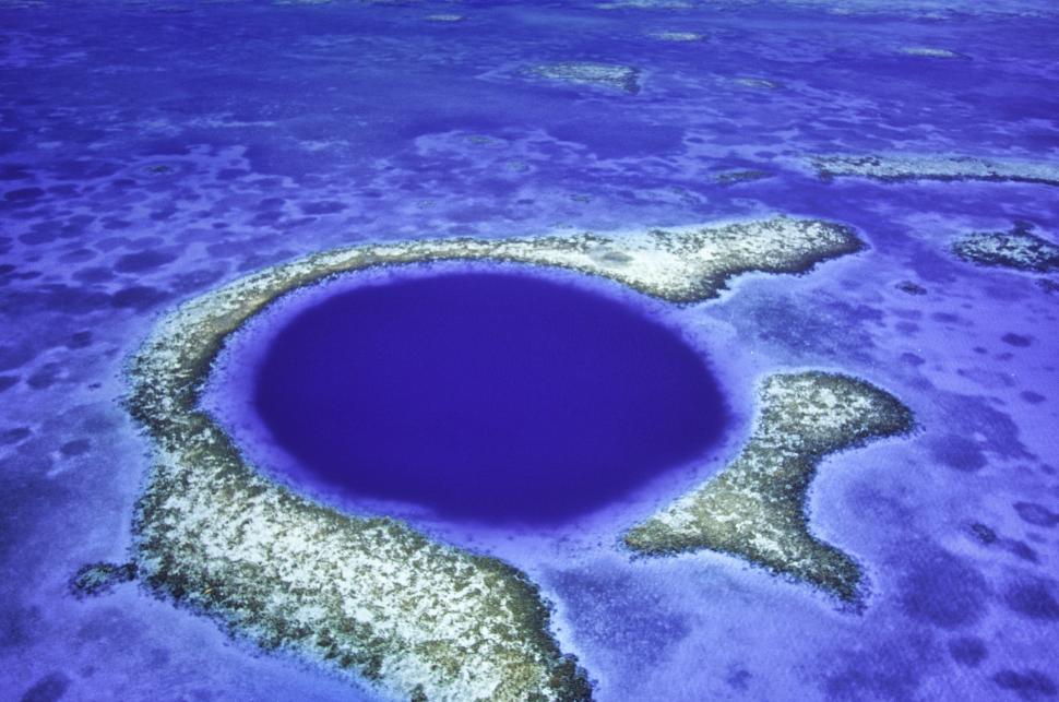 Oamenii de știință au forat în Marea Gaură Albastră din Belize și au descoperit un trend îngrijorător: Are legătură și cu La Niña 962308
