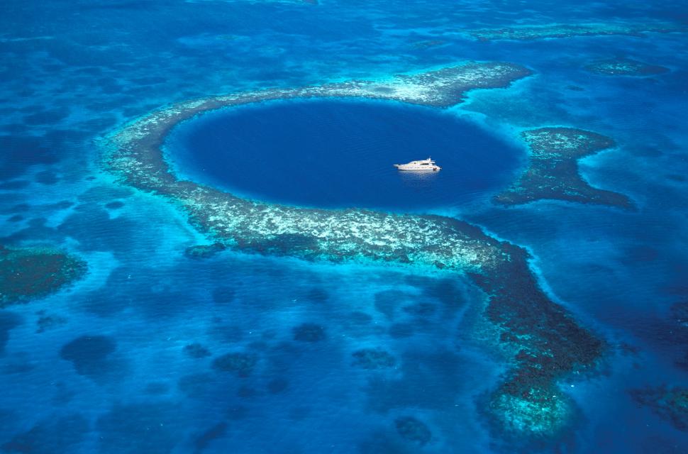 Oamenii de știință au forat în Marea Gaură Albastră din Belize și au descoperit un trend îngrijorător: Are legătură și cu La Niña 962309