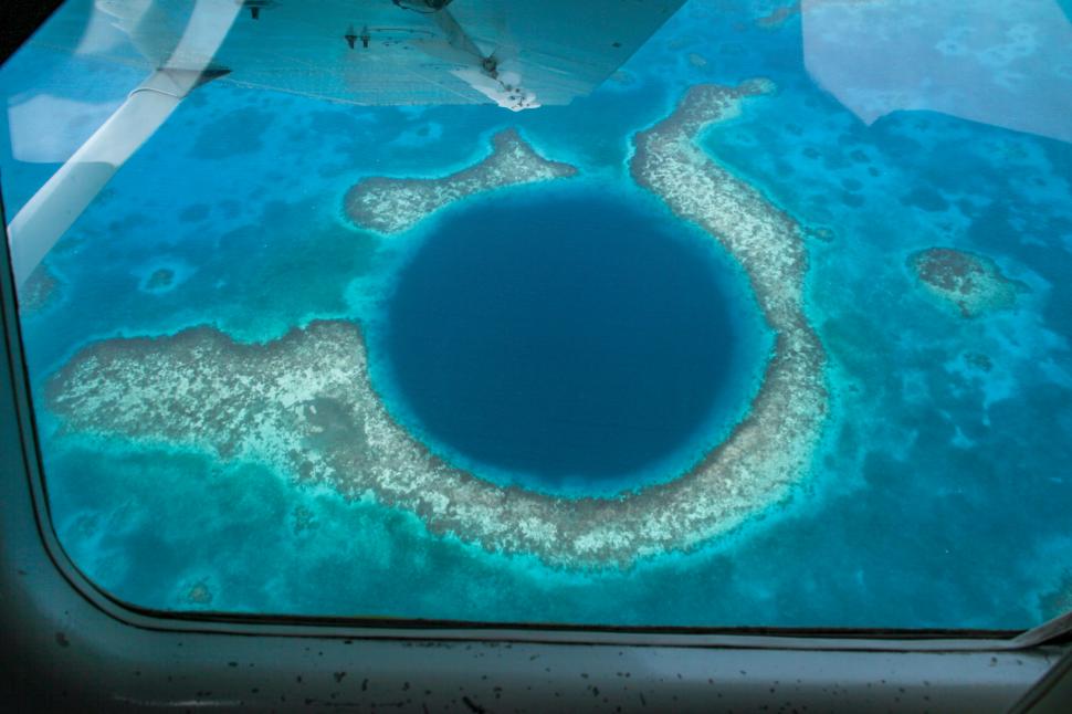 Oamenii de știință au forat în Marea Gaură Albastră din Belize și au descoperit un trend îngrijorător: Are legătură și cu La Niña 962314