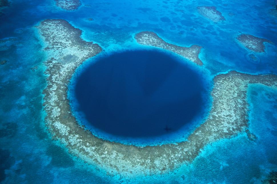 Oamenii de știință au forat în Marea Gaură Albastră din Belize și au descoperit un trend îngrijorător: Are legătură și cu La Niña 962317