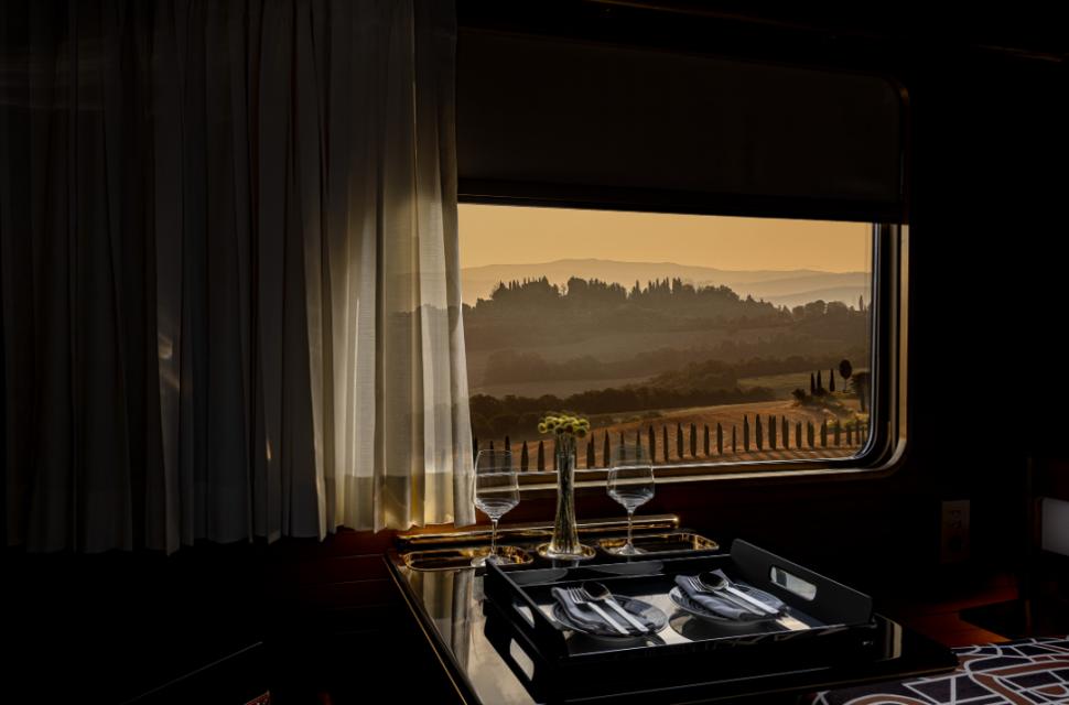 Trenul de lux "Dolce Vita Orient Express" a fost inaugurat în Italia. Cel mai ieftin bilet costă cât șapte salarii minime în România 962736