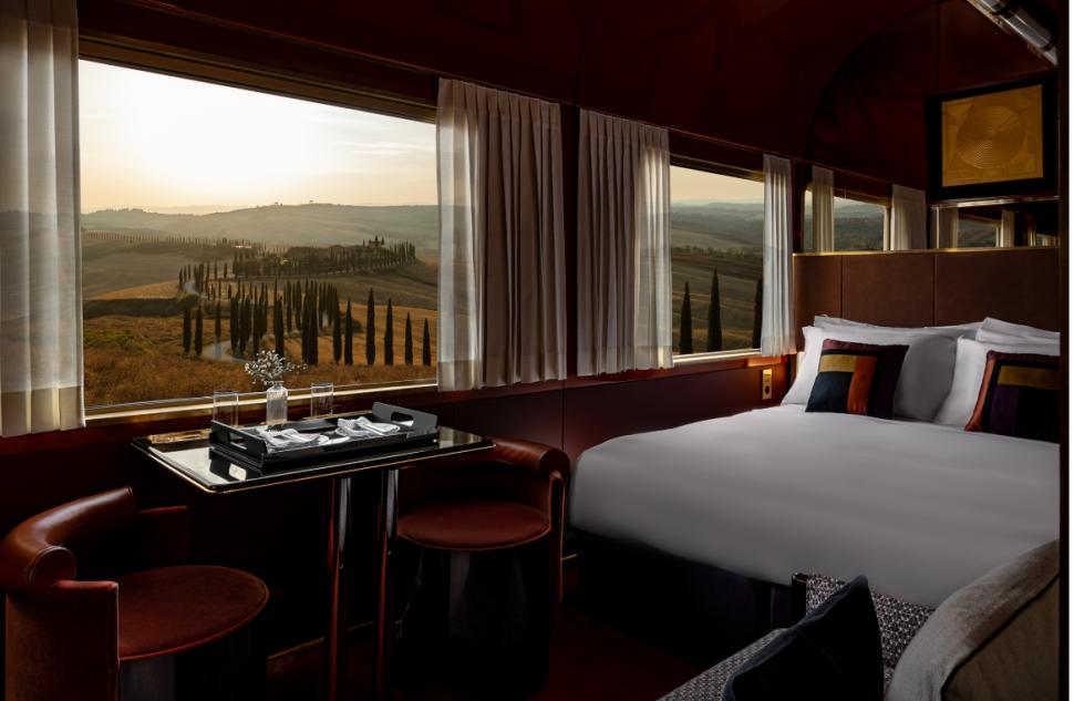 Trenul de lux "Dolce Vita Orient Express" a fost inaugurat în Italia. Cel mai ieftin bilet costă cât șapte salarii minime în România 962738