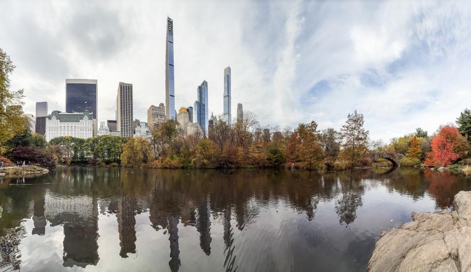 Un penthouse spectaculos care se întinde pe patru etaje a fost scos la vânzare într-o clădire cum nu mai e alta în lume 962668