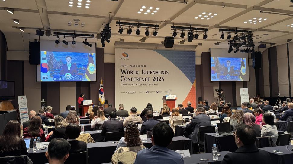 Pot fi jurnaliştii înlocuiţi de inteligenţa artificială? ”AI nu va putea niciodată să conducă o investigaţie precum Watergate” 963153