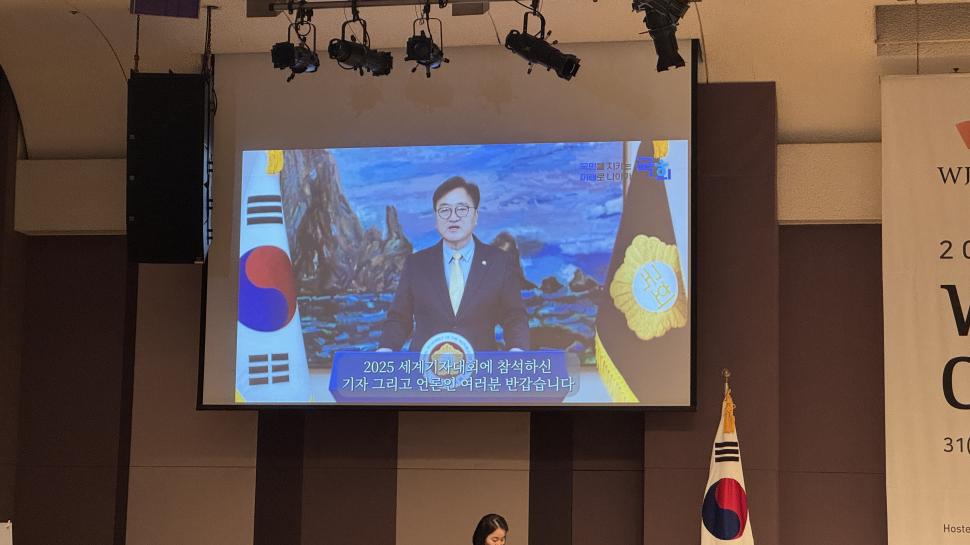 Pot fi jurnaliştii înlocuiţi de inteligenţa artificială? ”AI nu va putea niciodată să conducă o investigaţie precum Watergate” 963154