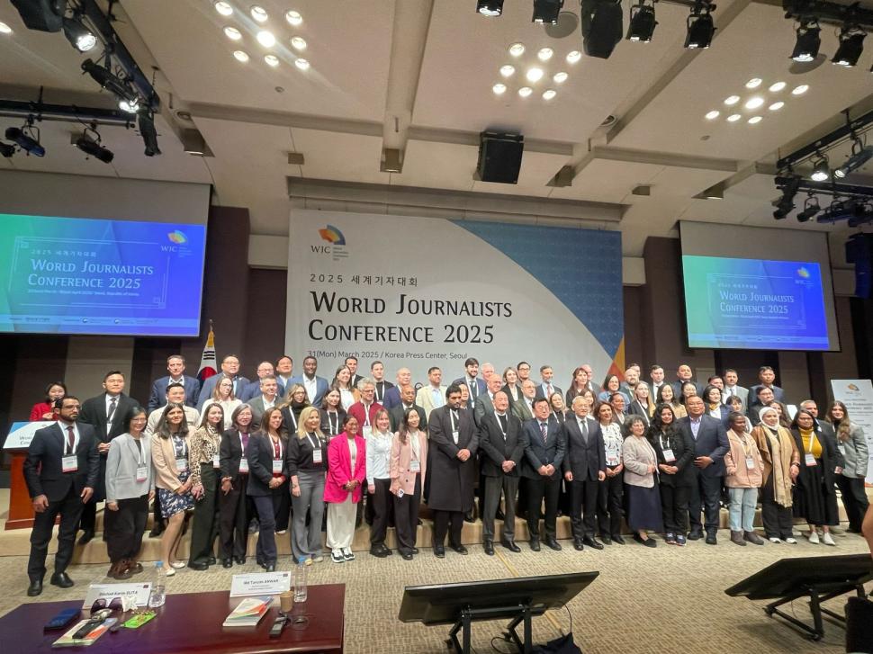 Pot fi jurnaliştii înlocuiţi de inteligenţa artificială? ”AI nu va putea niciodată să conducă o investigaţie precum Watergate” 963156