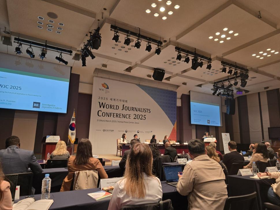 Pot fi jurnaliştii înlocuiţi de inteligenţa artificială? ”AI nu va putea niciodată să conducă o investigaţie precum Watergate” 963161