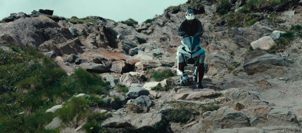 Robo-cal cu hidrogen. Kawasaki prezintă un concept controversat de vehicul al viitorului 963193