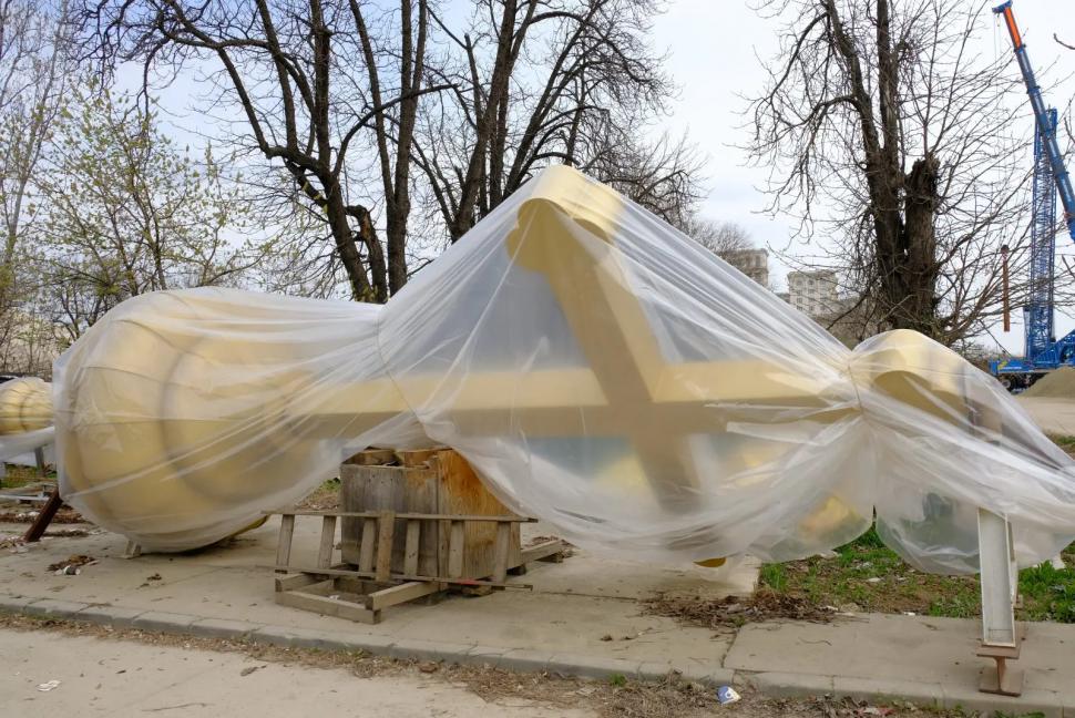 A fost montată crucea de 7 tone pe turla mare a Catedralei Mântuirii Neamului 963357