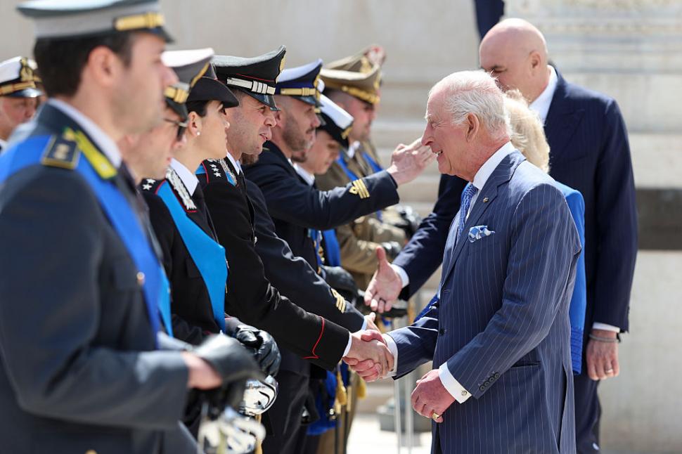 Gafe la vizita oficială a regelui Charles în Italia. Regina Camilla a încurcat de două ori protocolul 963433