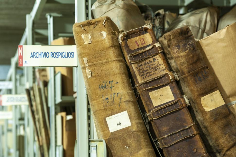 Manuscrise, volume secrete și artefacte nemaivăzute. Imagini rare din interiorul Arhivelor de la Vatican 963131