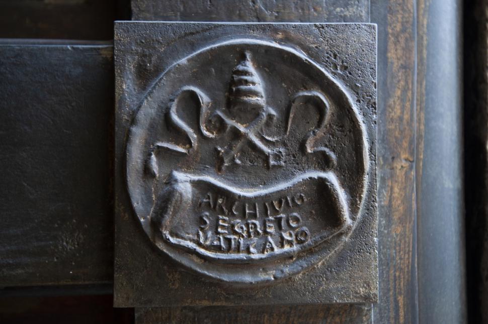 Manuscrise, volume secrete și artefacte nemaivăzute. Imagini rare din interiorul Arhivelor de la Vatican 963133