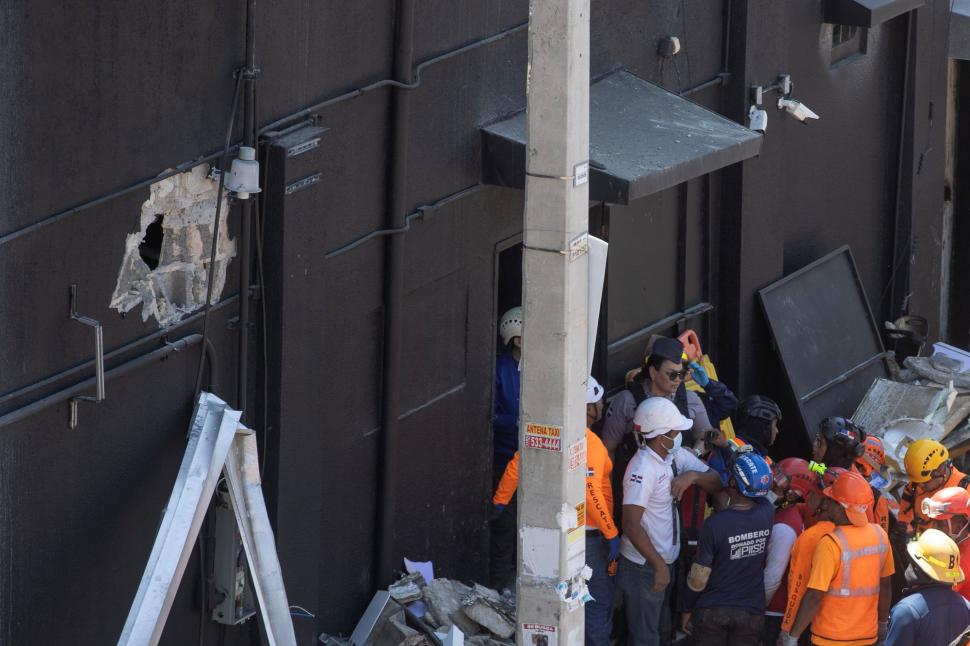 98 de morți și peste 150 de răniți după ce acoperișul unui club din Republica Dominicană s-a prăbușit în timpul unui concert   963524