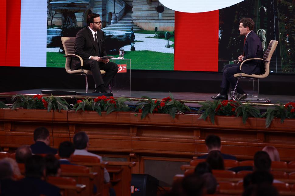 Din culisele dezbaterii-maraton „Un președinte în fața Națiunii”. Crin Antonescu și Nicușor Dan, în cea mai tensionată zi de campanie 963827