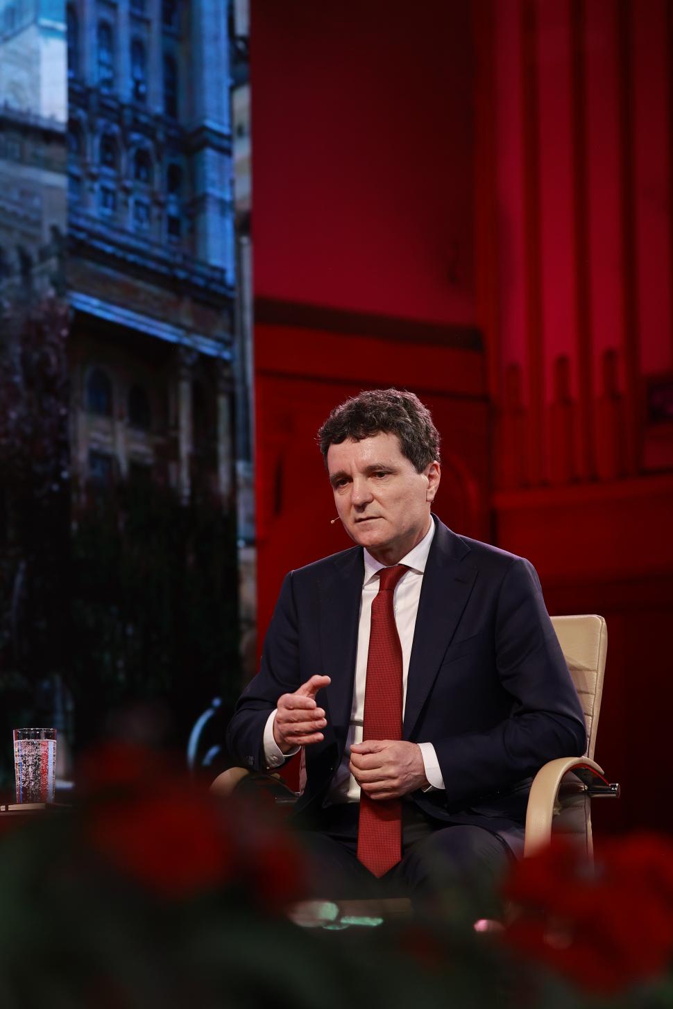 Din culisele dezbaterii-maraton „Un președinte în fața Națiunii”. Crin Antonescu și Nicușor Dan, în cea mai tensionată zi de campanie 963839