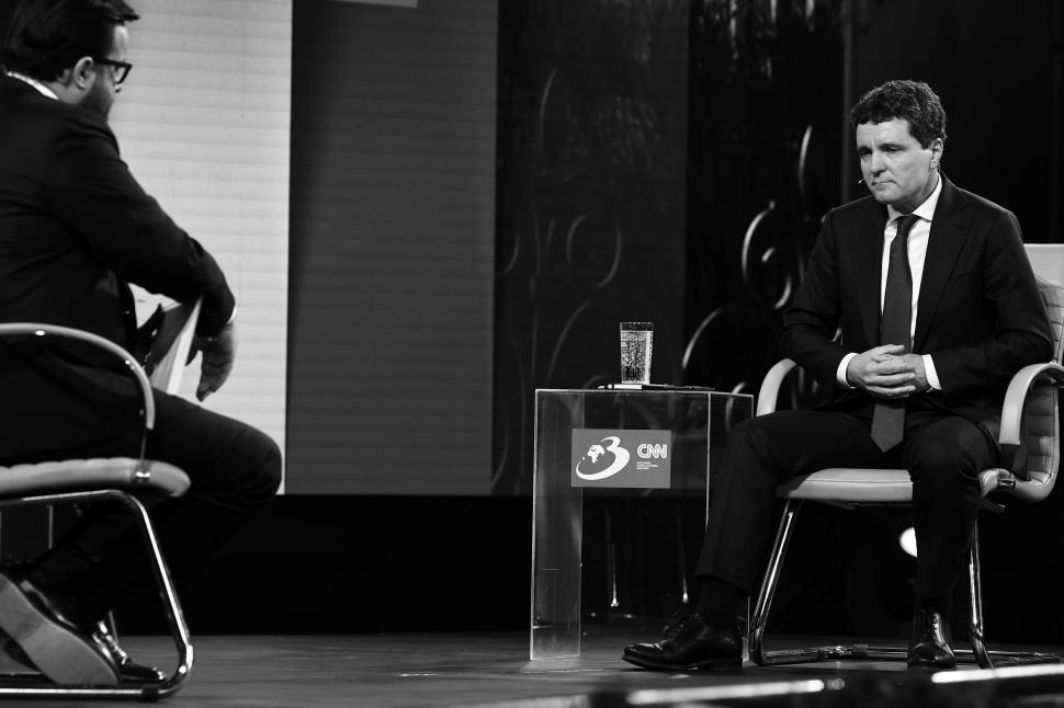 Din culisele dezbaterii-maraton „Un președinte în fața Națiunii”. Crin Antonescu și Nicușor Dan, în cea mai tensionată zi de campanie 963842