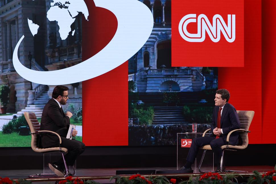 Din culisele dezbaterii-maraton „Un președinte în fața Națiunii”. Crin Antonescu și Nicușor Dan, în cea mai tensionată zi de campanie 963847