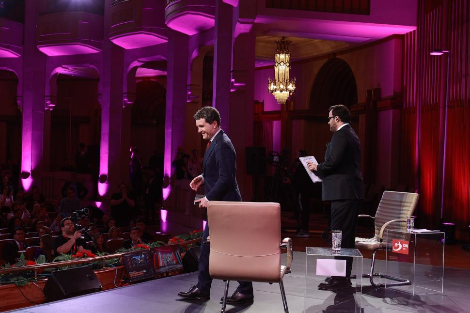 Din culisele dezbaterii-maraton „Un președinte în fața Națiunii”. Crin Antonescu și Nicușor Dan, în cea mai tensionată zi de campanie 963852