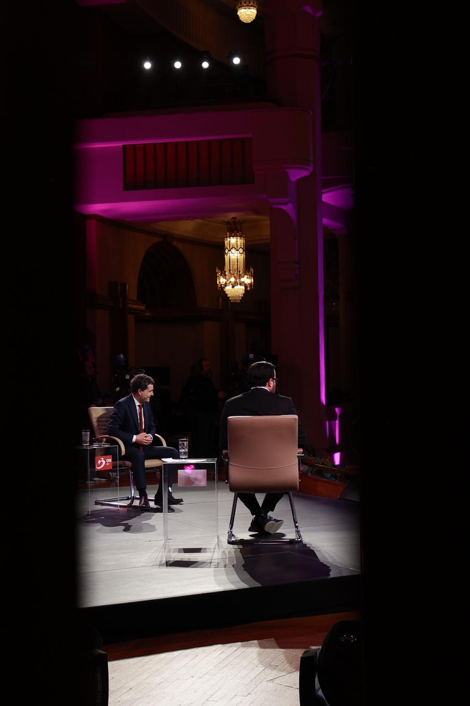 Din culisele dezbaterii-maraton „Un președinte în fața Națiunii”. Crin Antonescu și Nicușor Dan, în cea mai tensionată zi de campanie 963857