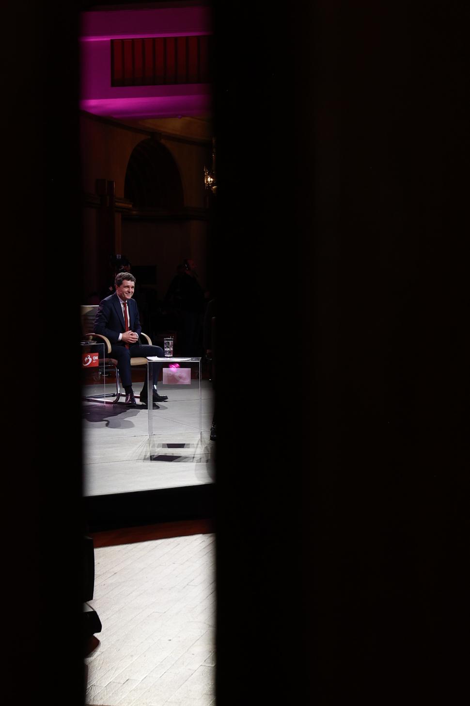 Din culisele dezbaterii-maraton „Un președinte în fața Națiunii”. Crin Antonescu și Nicușor Dan, în cea mai tensionată zi de campanie 963858