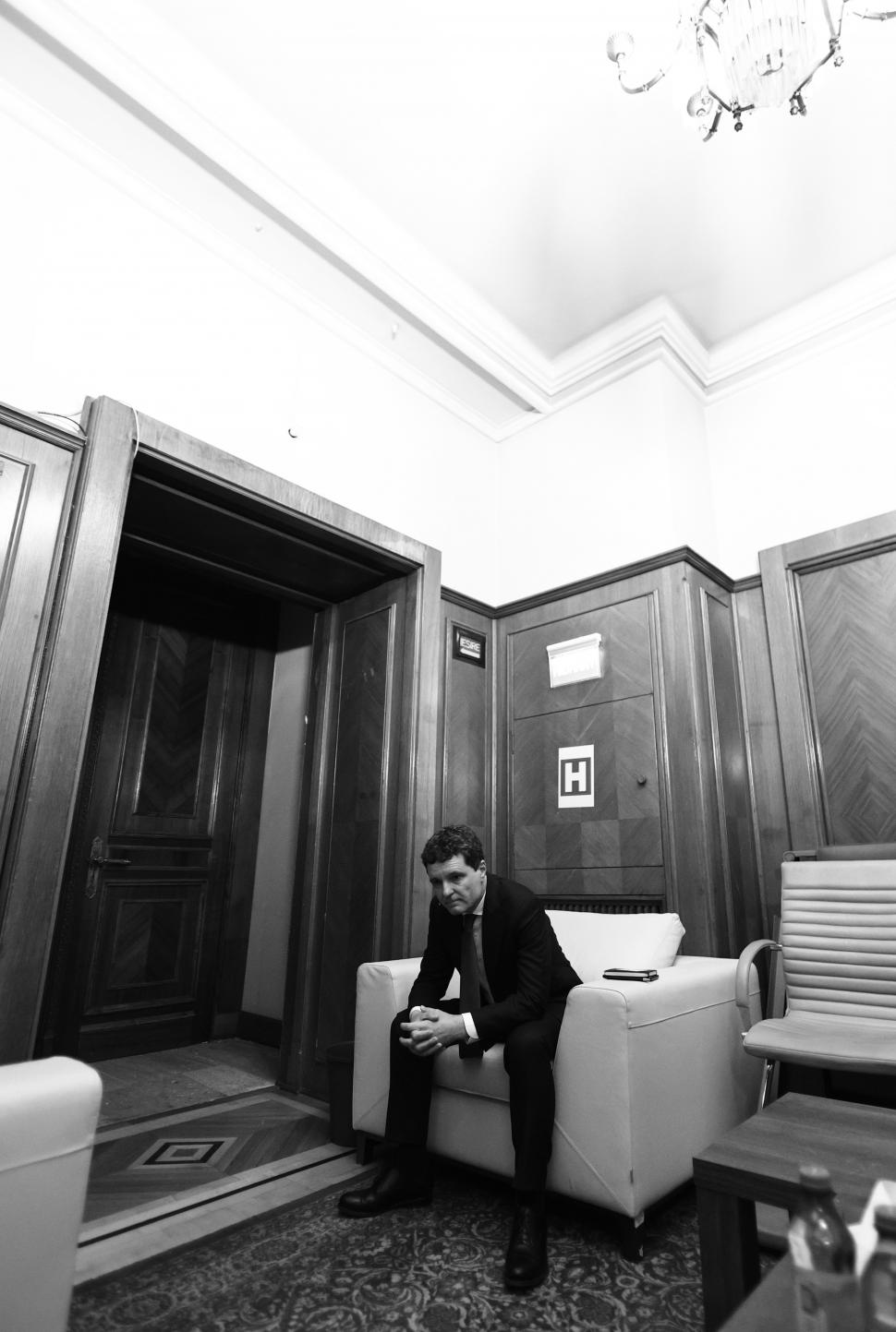 Din culisele dezbaterii-maraton „Un președinte în fața Națiunii”. Crin Antonescu și Nicușor Dan, în cea mai tensionată zi de campanie 963863