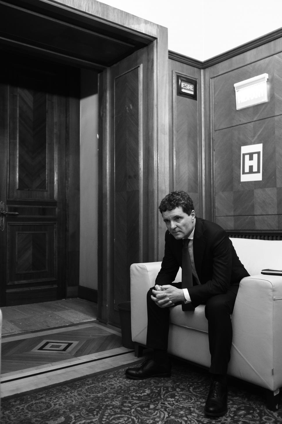 Din culisele dezbaterii-maraton „Un președinte în fața Națiunii”. Crin Antonescu și Nicușor Dan, în cea mai tensionată zi de campanie 963866