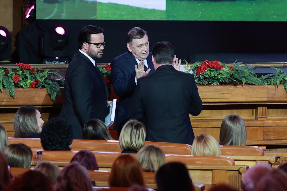 Din culisele dezbaterii-maraton „Un președinte în fața Națiunii”. Crin Antonescu și Nicușor Dan, în cea mai tensionată zi de campanie 963893