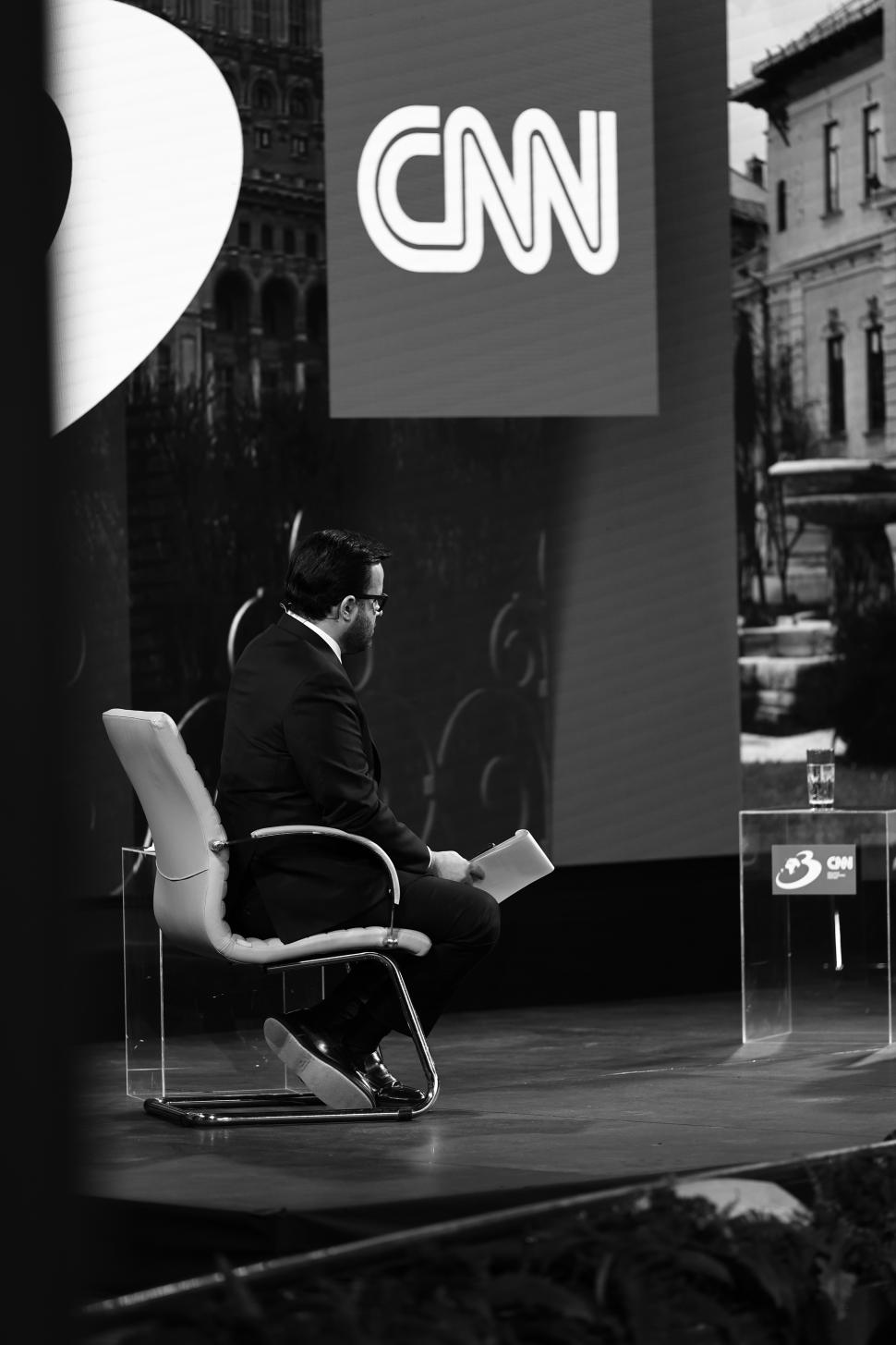 Din culisele dezbaterii-maraton „Un președinte în fața Națiunii”. Crin Antonescu și Nicușor Dan, în cea mai tensionată zi de campanie 963913