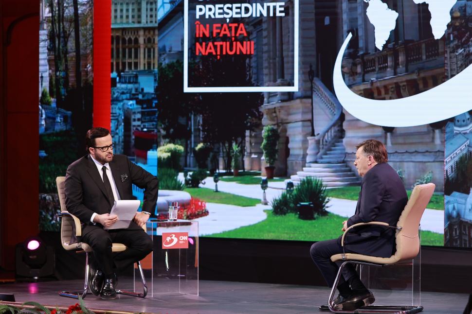 Din culisele dezbaterii-maraton „Un președinte în fața Națiunii”. Crin Antonescu și Nicușor Dan, în cea mai tensionată zi de campanie 963915