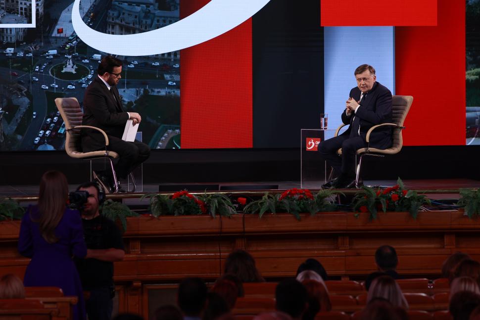 Din culisele dezbaterii-maraton „Un președinte în fața Națiunii”. Crin Antonescu și Nicușor Dan, în cea mai tensionată zi de campanie 963920