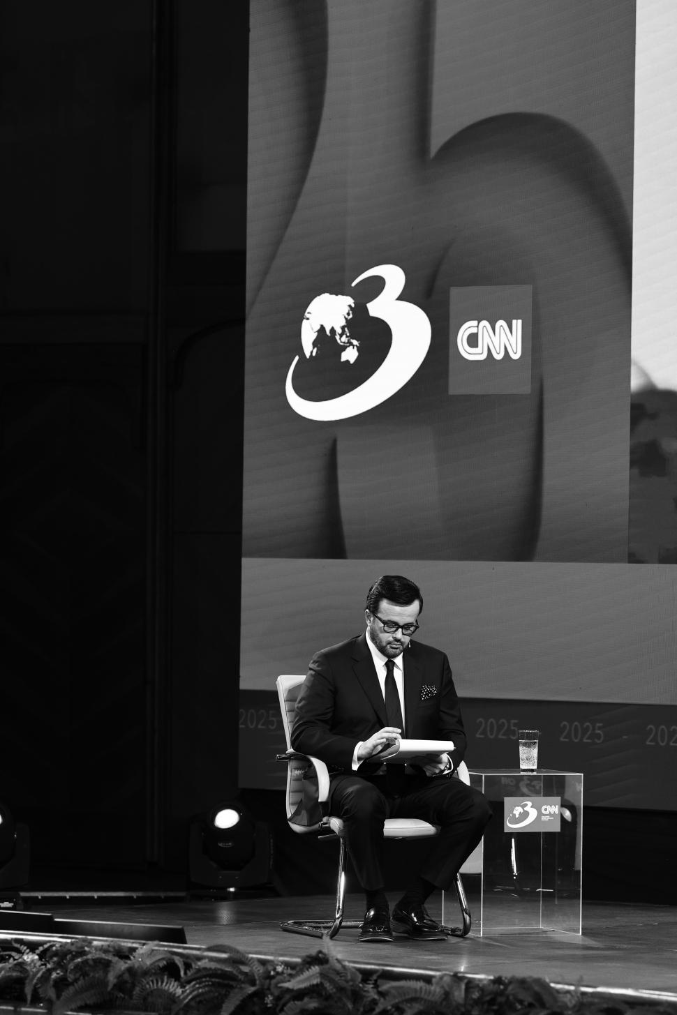 Din culisele dezbaterii-maraton „Un președinte în fața Națiunii”. Crin Antonescu și Nicușor Dan, în cea mai tensionată zi de campanie 963924