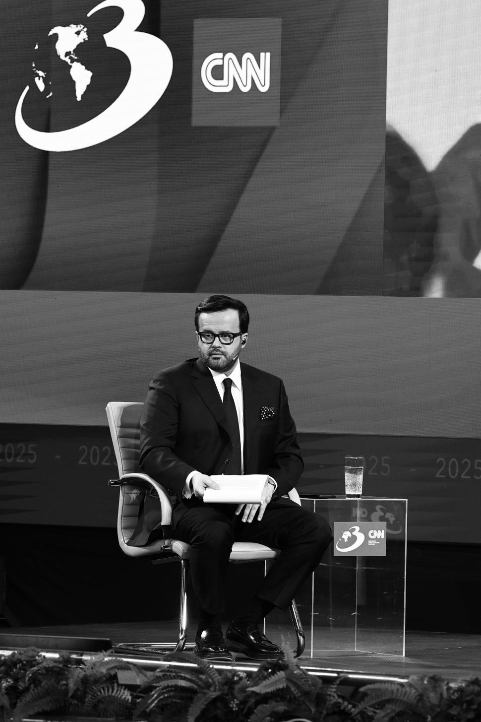 Din culisele dezbaterii-maraton „Un președinte în fața Națiunii”. Crin Antonescu și Nicușor Dan, în cea mai tensionată zi de campanie 963925