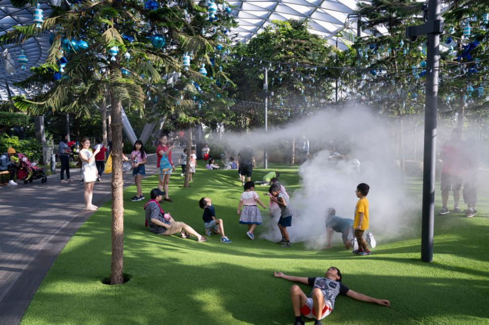 Cum arată cel mai bun aeroport din lume, cu spa și cea mai înaltă cascadă interioară. E a 13-a oară când primește această distincție 963970