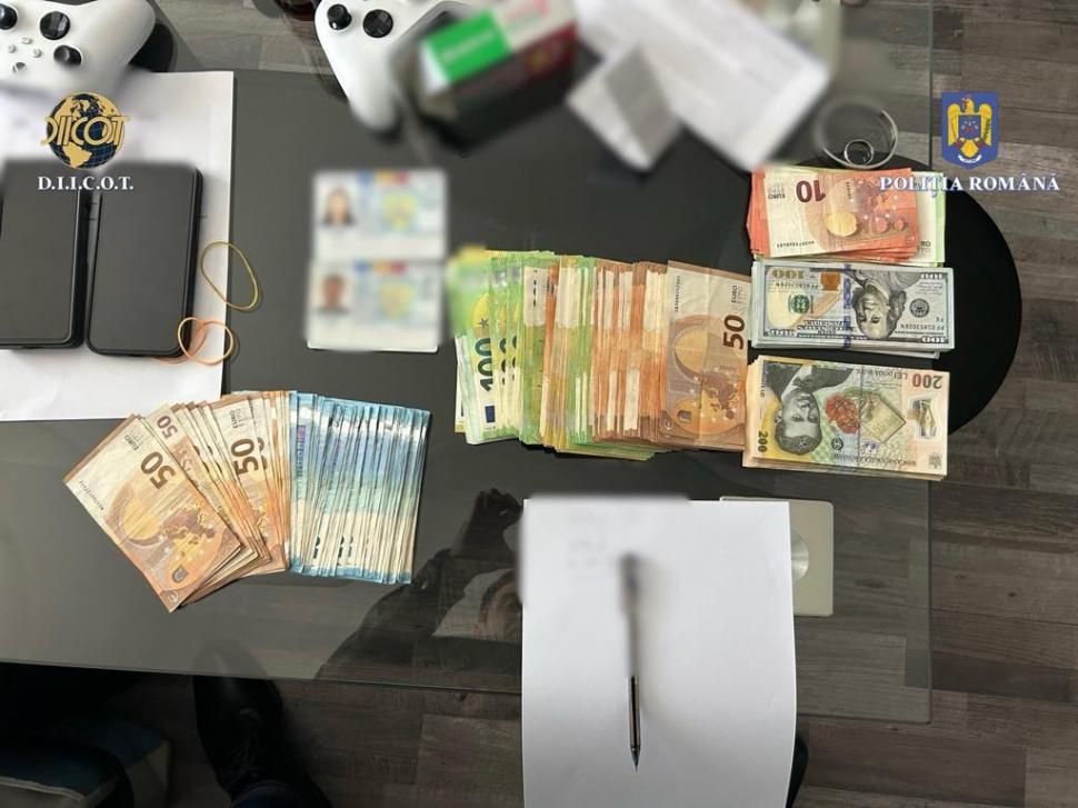 Imagini spectaculoase cu trupele speciale care descind într-o clădire de birouri din București la o grupare de brokeri falși 964076