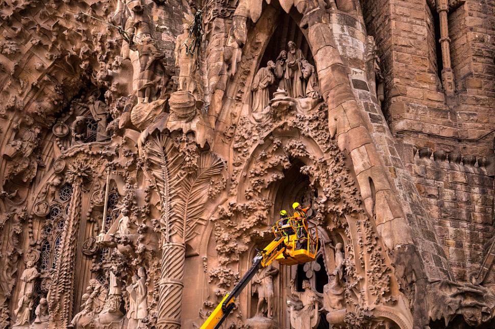 Dacă visați la un selfie la Sagrada Familia, asta nu va mai fi posibil. Barcelona ia o nouă măsură care îi va enerva pe turiști 964333