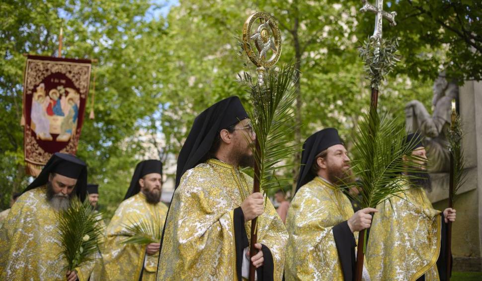 Mii de credincioși participă la procesiunea de Florii în centrul Capitalei 964504